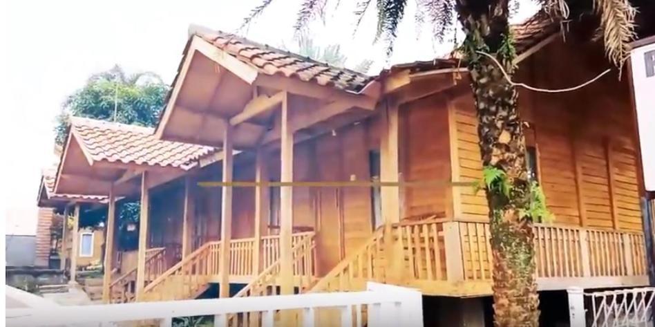 Penginapan Muslim Yuni Inn Bogor Exterior photo